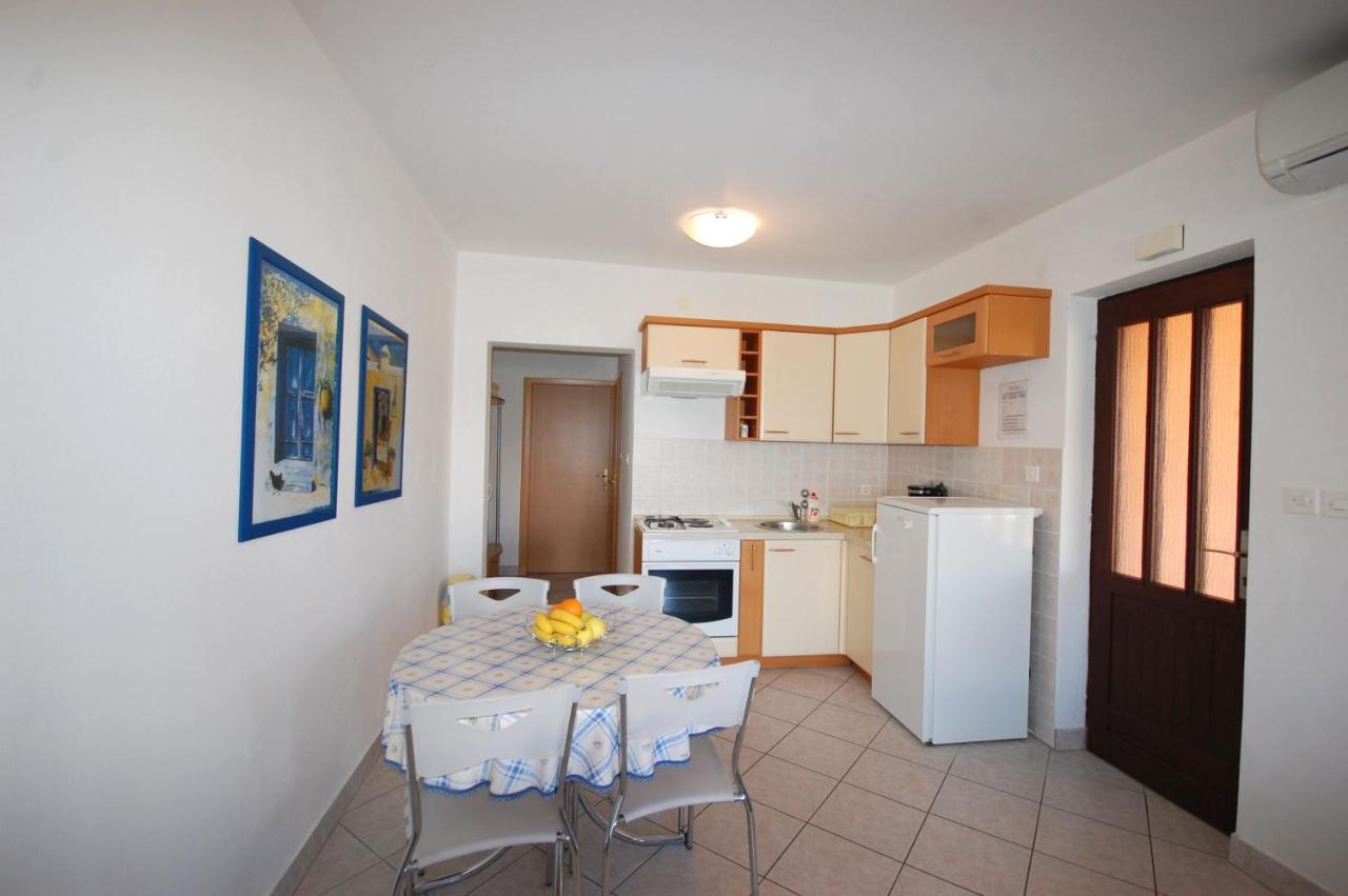 Apartments Andrea By El-Pi Tours Njivice Ngoại thất bức ảnh