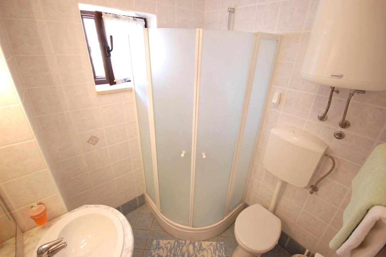 Apartments Andrea By El-Pi Tours Njivice Ngoại thất bức ảnh