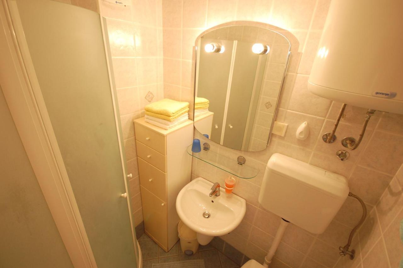 Apartments Andrea By El-Pi Tours Njivice Ngoại thất bức ảnh
